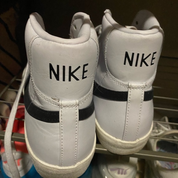 Women’s Nike blazer 9.5 - Picture 2 of 4